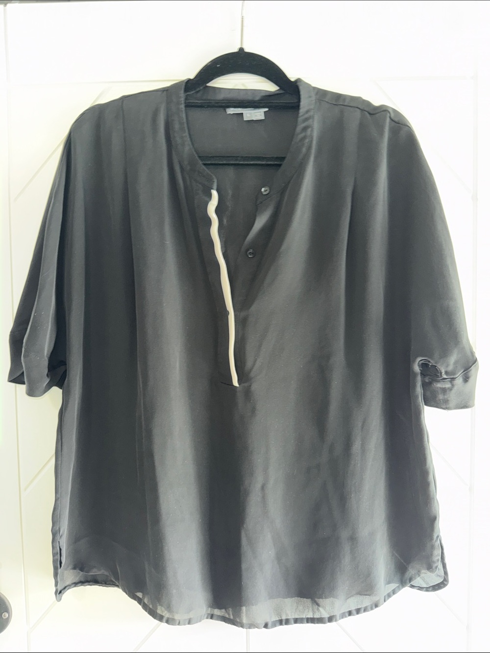 Vince Black 100% Silk Short Sleeve Henley Blouse Tunic Top Women's Size Large